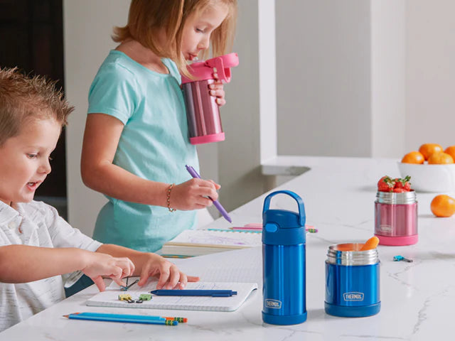 Familia disfrutando productos Thermos